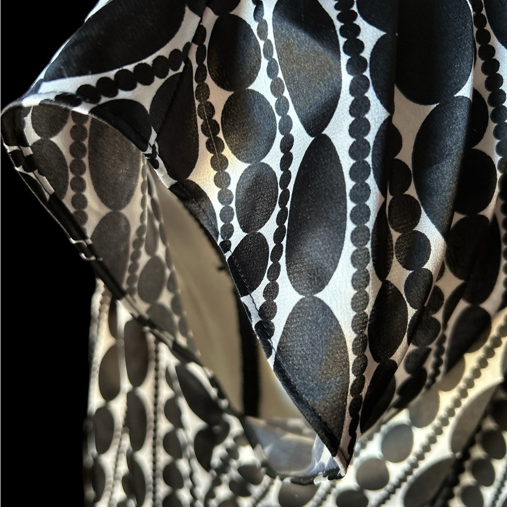 Size medium blouse - Picture 4 of 4